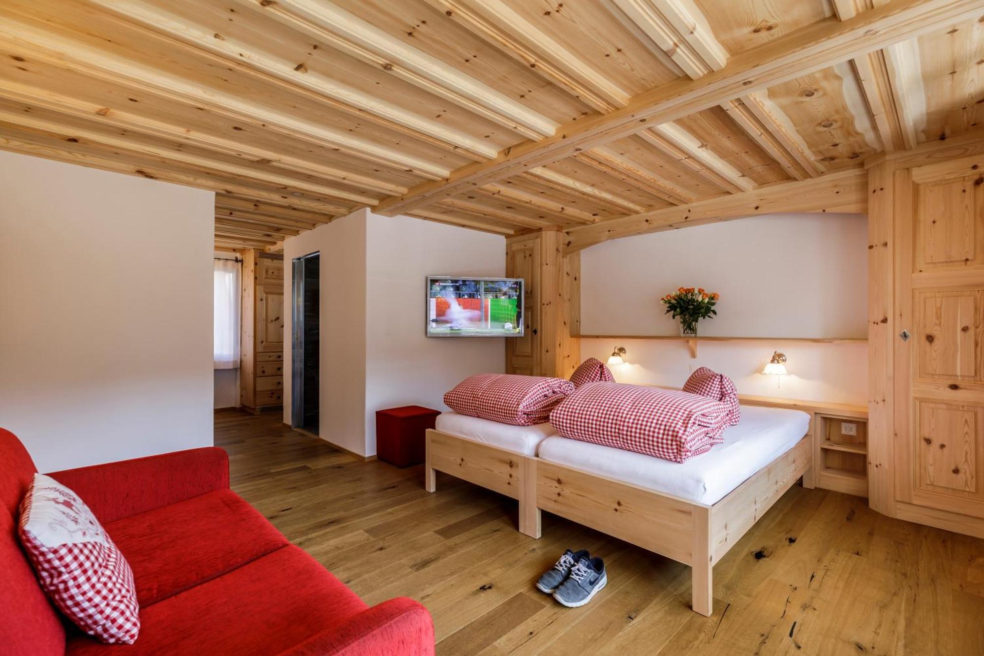 Casa La Roda, Via Da Scola 2 Sedrun Szoba fotó